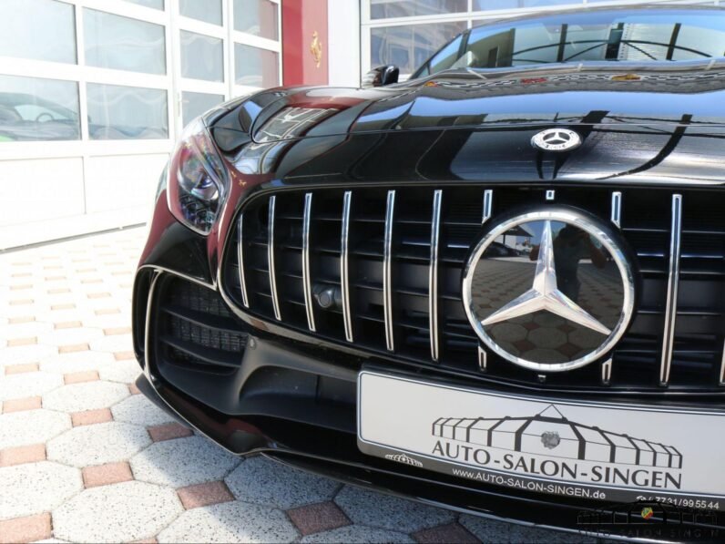 Mercedes-AMG GT R Coupé 2018 – Carbon Roof, Ceramic Brakes, 12,500 km