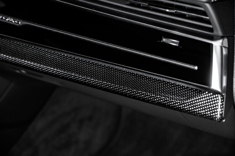 Audi SQ7 2023 – Pearl Effect Paint, 507 HP, Valcona Leather, Panoramic Roof, Laser Matrix LED & 22” Wheels