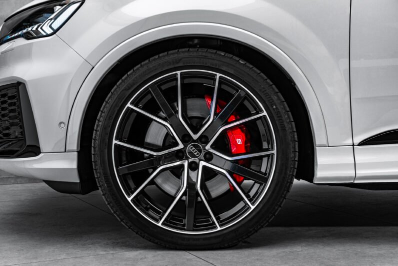 Audi SQ7 2023 – Pearl Effect Paint, 507 HP, Valcona Leather, Panoramic Roof, Laser Matrix LED & 22” Wheels