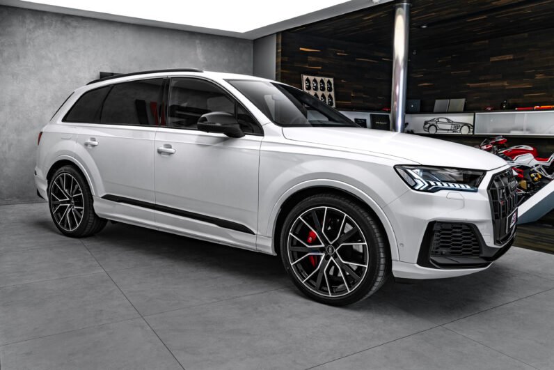 Audi SQ7 2023 – Pearl Effect Paint, 507 HP, Valcona Leather, Panoramic Roof, Laser Matrix LED & 22” Wheels