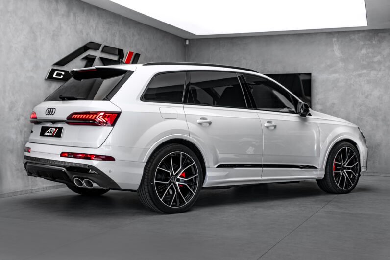 Audi SQ7 2023 – Pearl Effect Paint, 507 HP, Valcona Leather, Panoramic Roof, Laser Matrix LED & 22” Wheels