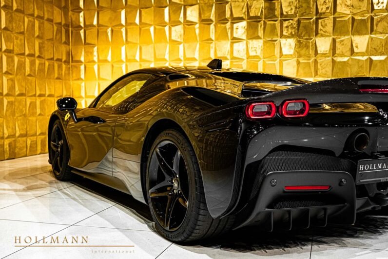 Ferrari SF90 Stradale 2021 – Hybrid Power, Nero Black, 8,200 km