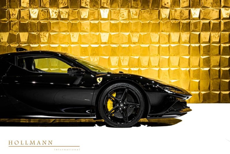 Ferrari SF90 Stradale 2021 – Hybrid Power, Nero Black, 8,200 km