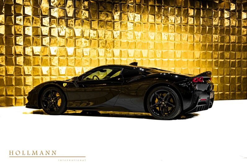 Ferrari SF90 Stradale 2021 – Hybrid Power, Nero Black, 8,200 km