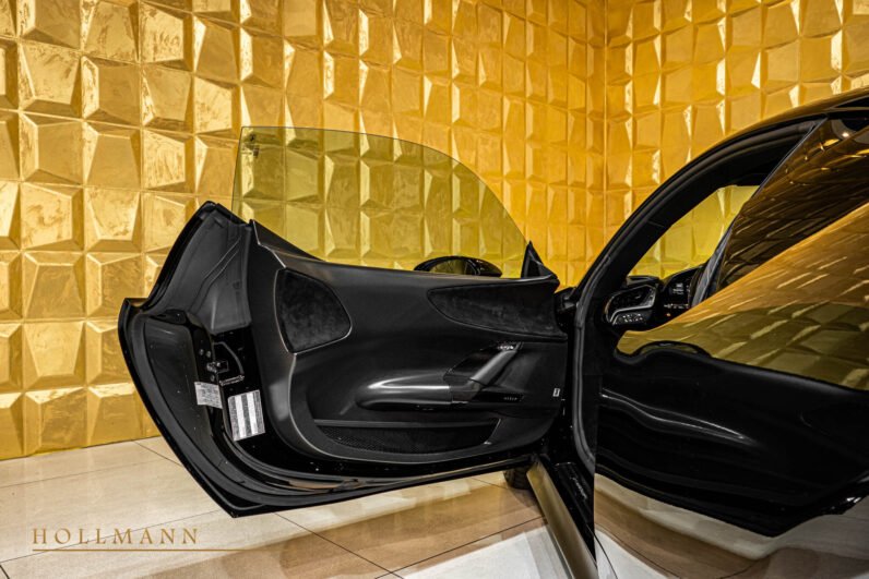 Ferrari SF90 Stradale 2021 – Hybrid Power, Nero Black, 8,200 km