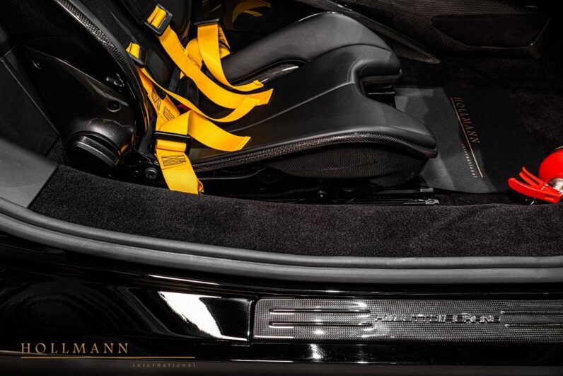 Ferrari SF90 Stradale 2021 – Hybrid Power, Nero Black, 8,200 km