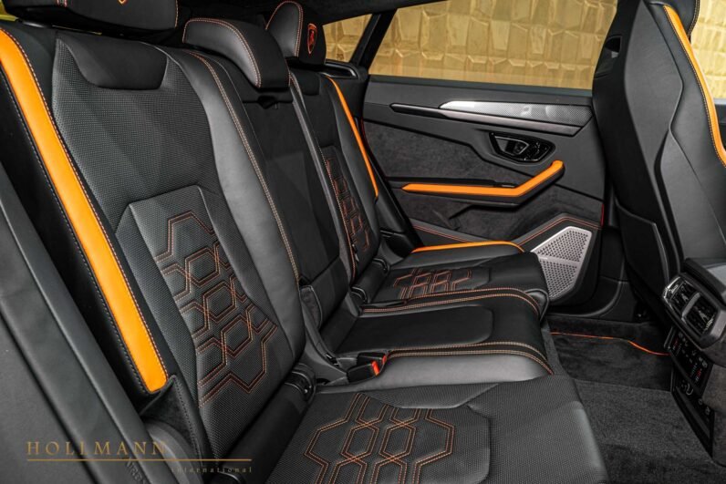 Lamborghini Urus SE 2025 for Sale – 799 PS Hybrid SUV in Nero Helene with Carbon Trim & 23″ Gloss Wheels