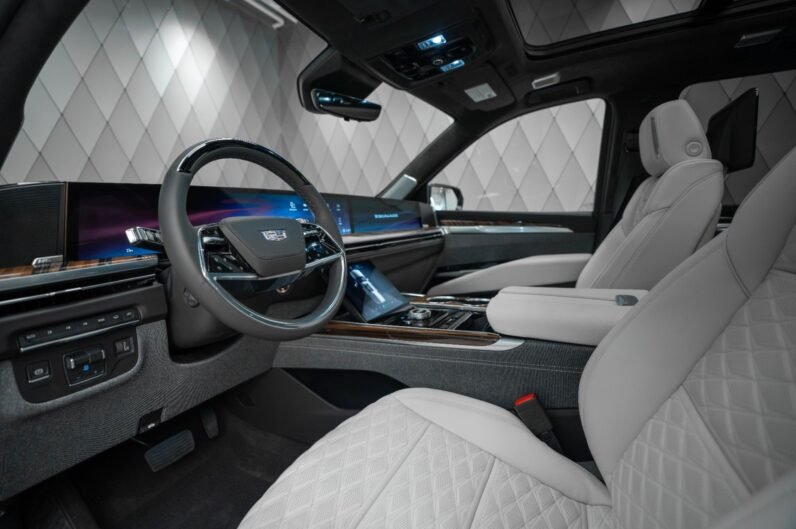 Cadillac Escalade ESV 2025 – Galactic Gray, 24″ Polished Wheels, 55″ Curved Display, Night Vision, AKG 36 Speakers, Massage Seats