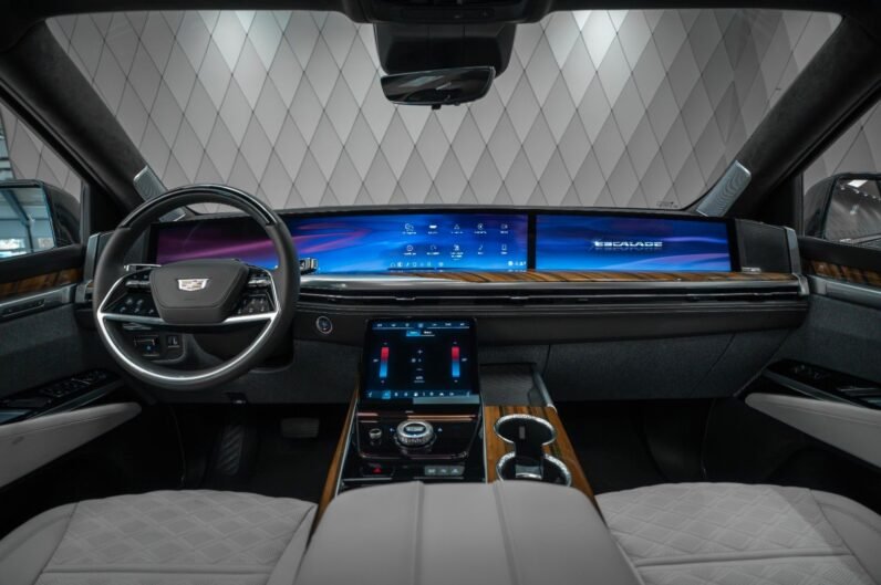 Cadillac Escalade ESV 2025 – Galactic Gray, 24″ Polished Wheels, 55″ Curved Display, Night Vision, AKG 36 Speakers, Massage Seats