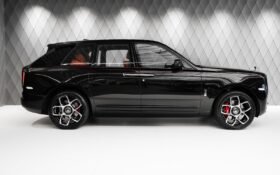 Rolls-Royce Cullinan Black Badge 2023 – Diamond Black, Red Leather, Shooting Star Headliner, 4-Seat VIP Rear, 22″ Wheels, 600 HP V12