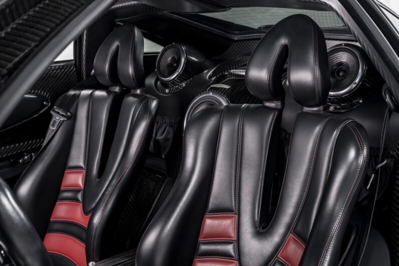 Pagani Huayra Tempesta 2014 – Exposed Carbon, Tempesta Pack, Ohlins Suspension, Sonus Faber, 730 HP V12