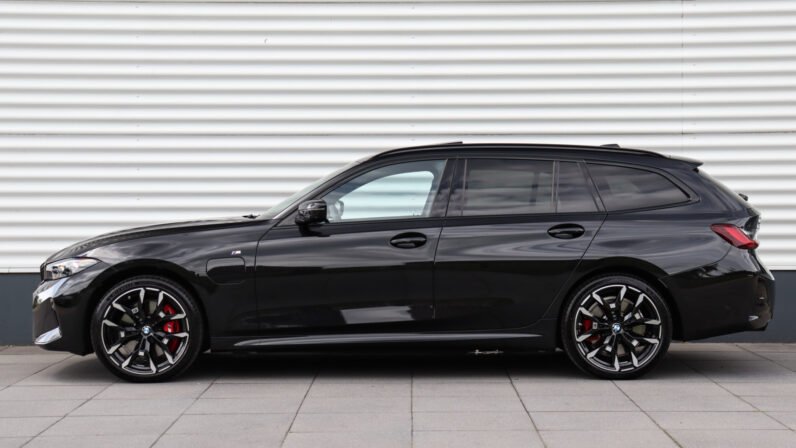 For Sale: BMW 3 Series Touring 330e xDrive M Sport Pro 2025 – Sapphire Black Metallic, Vernasca Black Leather, 292 HP Plug-In Hybrid