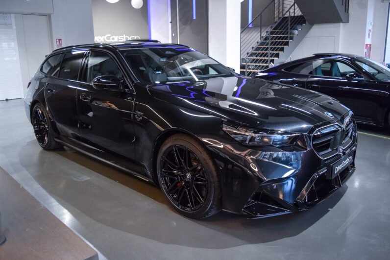 For Sale: BMW M5 Touring 2025 – Black Sapphire Metallic, 727 HP Hybrid, Merino Leather, Carbon Trim & Bowers & Wilkins Diamond Audio