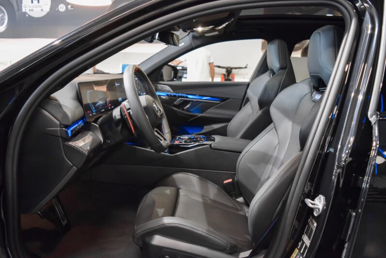 For Sale: BMW M5 Touring 2025 – Black Sapphire Metallic, 727 HP Hybrid, Merino Leather, Carbon Trim & Bowers & Wilkins Diamond Audio