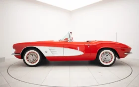 Chevrolet Corvette C1 1961 for Sale – Roman Red, Matching Interior, 5 600 km, Iconic American Classic