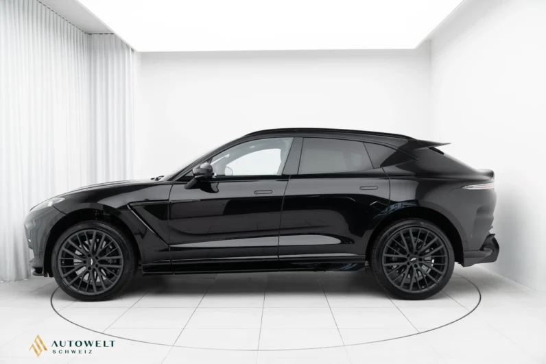 For Sale: Aston Martin DBX 707 2023 – Black on Black, 707 HP V8 Twin-Turbo, Luxury SUV with Carbon Pack & 23” Alloy Wheels