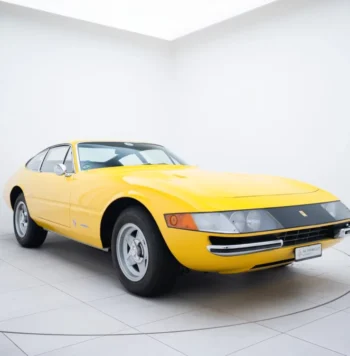 Ferrari 365 GTB/4 Daytona Plexiglas 1970 for sale – Giallo Fly, classic V12 GT – LuxeonCars