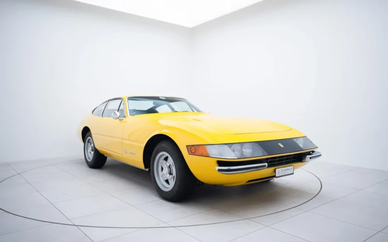 Ferrari 365 GTB/4 Daytona Plexiglas 1970 for Sale – Giallo Fly, Black Leather, Matching Numbers