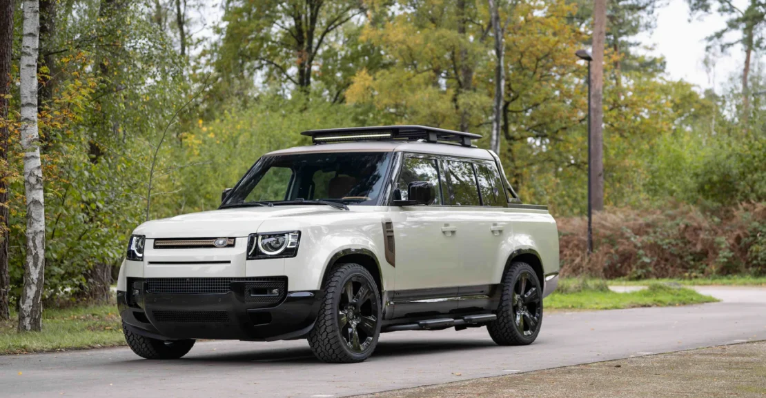 Heritage Customs Defender Pick-Up: The V8 Revival of an Iconic Off-Roader