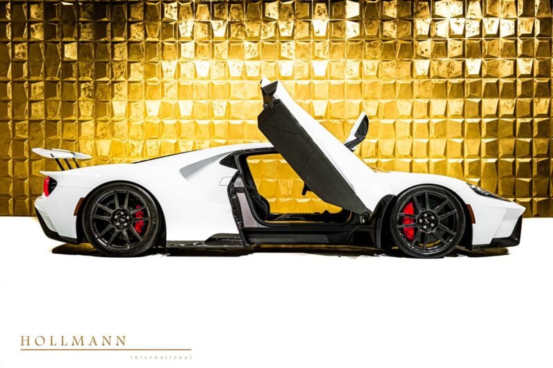 For Sale: Ford GT 2022 – Frozen White, Carbon Fibre Package, 463 kW (630 HP), Only 15 km