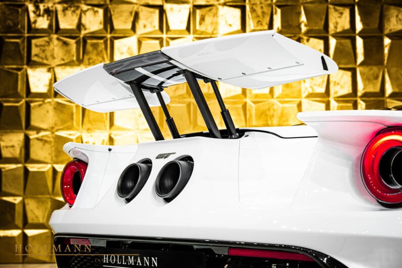 For Sale: Ford GT 2022 – Frozen White, Carbon Fibre Package, 463 kW (630 HP), Only 15 km