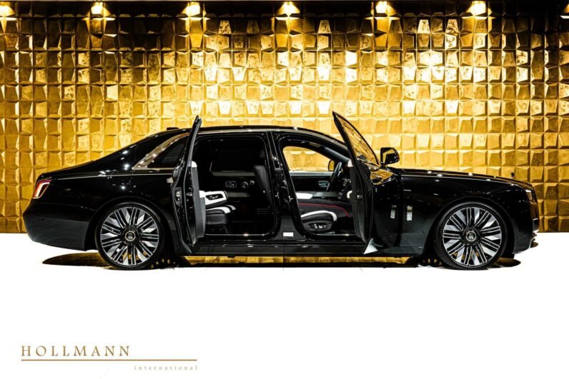 Rolls-Royce Ghost Extended 2025 for Sale – Black Diamond, Seashell Interior, 571 HP V12, Illuminated Grille, Shooting Star Headliner