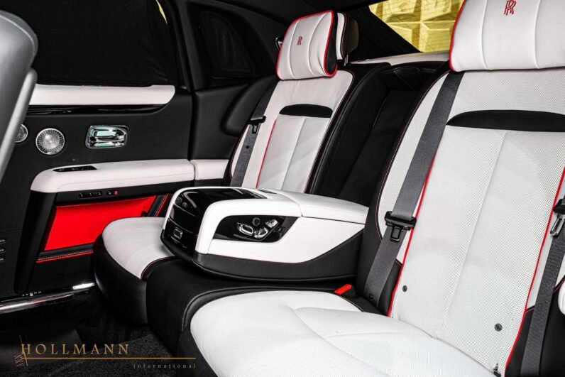 Rolls-Royce Ghost Extended 2025 for Sale – Black Diamond, Seashell Interior, 571 HP V12, Illuminated Grille, Shooting Star Headliner