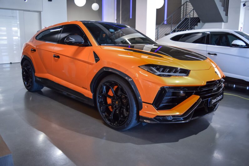 For Sale: Lamborghini Urus Performante 2024 – Arancio Borealis, 666 HP V8 Twin-Turbo, Carbon Fibre Pack, Akrapovic Titanium Exhaust & 23″ Gloss Black Wheels