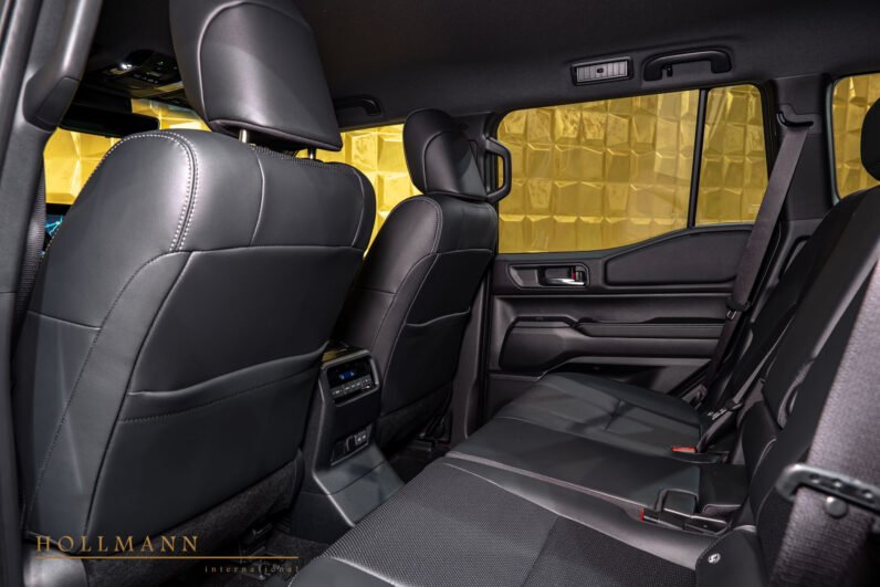 For Sale: Toyota Land Cruiser + Executive 2025 – Deep Black Metallic, 204 HP Diesel, 4×4, Premium Interior & Advanced Off-Road Tech