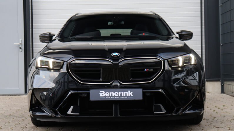 BMW M5 Touring 2025 for Sale – Saphirschwarz Metallic, Merino Leather, 727 HP Hybrid, M Driver’s Package, Carbon Trim, Bowers & Wilkins Audio