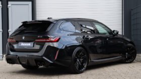 BMW M5 Touring 2025 for Sale – Saphirschwarz Metallic, Merino Leather, 727 HP Hybrid, M Driver’s Package, Carbon Trim, Bowers & Wilkins Audio