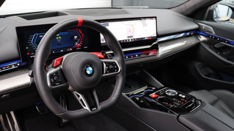 BMW M5 Touring 2025 for Sale – Saphirschwarz Metallic, Merino Leather, 727 HP Hybrid, M Driver’s Package, Carbon Trim, Bowers & Wilkins Audio