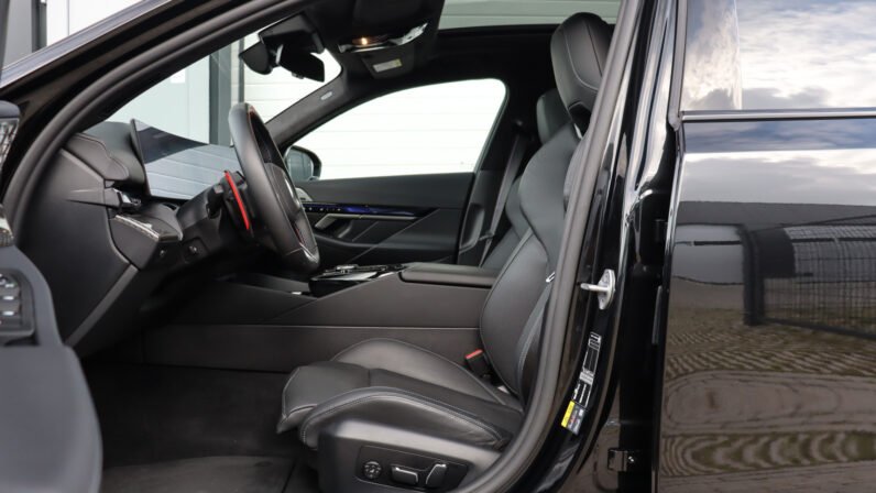 BMW M5 Touring 2025 for Sale – Saphirschwarz Metallic, Merino Leather, 727 HP Hybrid, M Driver’s Package, Carbon Trim, Bowers & Wilkins Audio