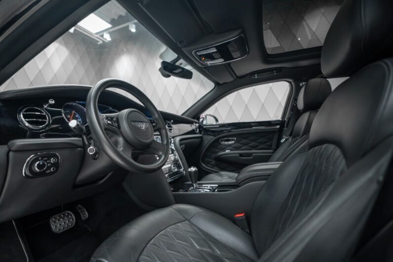 For Sale: Bentley Mulsanne Speed 2017 – Beluga Black, 537 HP V8, Naim Audio, Carbon Ceramic Brakes & Diamond Quilted Leather Interior