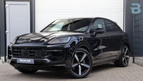 For Sale: Porsche Cayenne Coupé E-Hybrid SportDesign 2025 – Chromite Black Metallic, Black Leather Interior, 470 HP Hybrid, 10,378 km