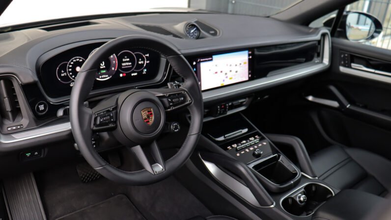 For Sale: Porsche Cayenne Coupé E-Hybrid SportDesign 2025 – Chromite Black Metallic, Black Leather Interior, 470 HP Hybrid, 10,378 km