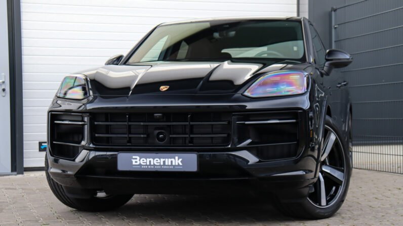 For Sale: Porsche Cayenne Coupé E-Hybrid SportDesign 2025 – Chromite Black Metallic, Black Leather Interior, 470 HP Hybrid, 10,378 km