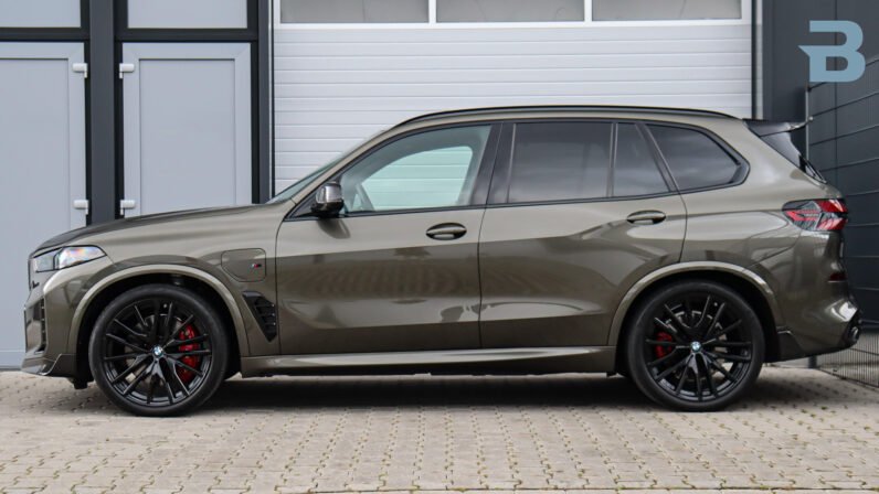 For Sale: BMW X5 xDrive50e M Performance 2025 – Manhattan Metallic, Merino Black Leather, 489 HP Hybrid, 7,789 km