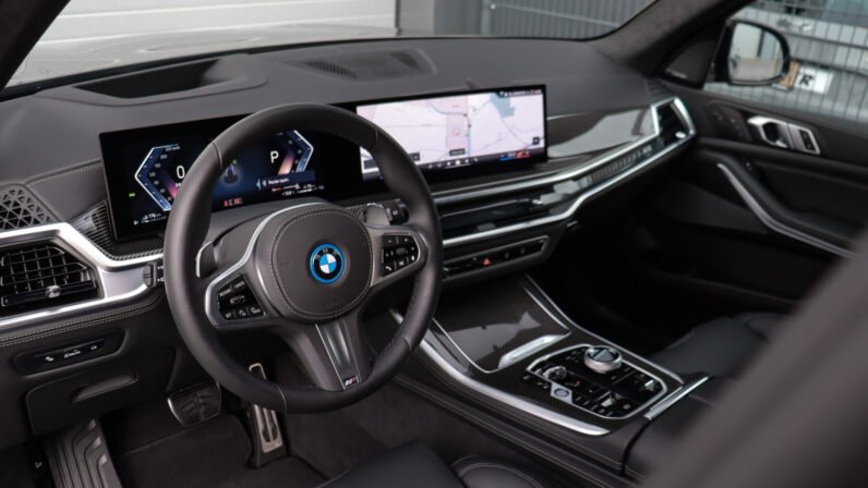 For Sale: BMW X5 xDrive50e M Performance 2025 – Manhattan Metallic, Merino Black Leather, 489 HP Hybrid, 7,789 km