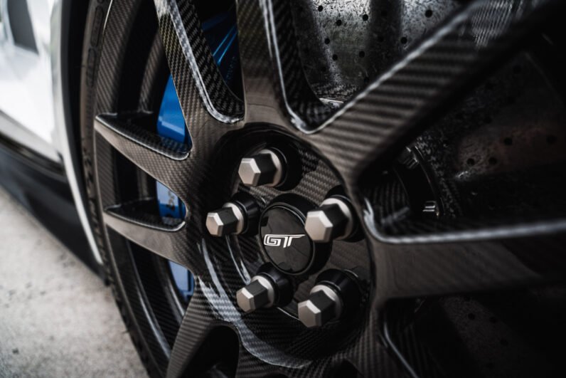 Ford GT Carbon Series — Ignot Silver Metallic