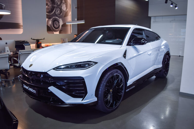Lamborghini Urus SE · Bianco Moncerus · 23″ Galanthus · High Spec SUV