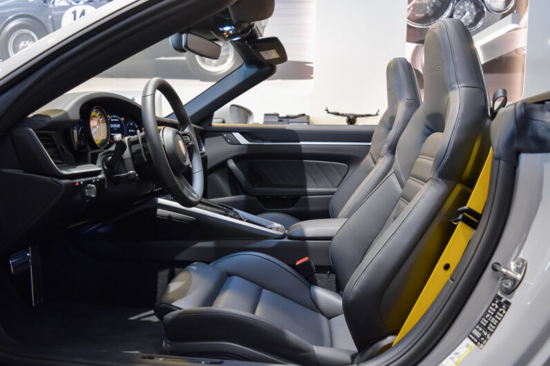 Porsche 911 Turbo S Cabriolet · Crayon · SportDesign · High Spec Convertible