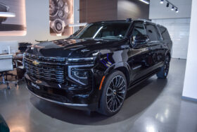 Chevrolet Suburban High Country · Black · 24-Inch Wheels · Luxury Full-Size SUV