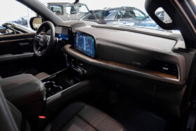 Chevrolet Suburban High Country · Black · 24-Inch Wheels · Luxury Full-Size SUV