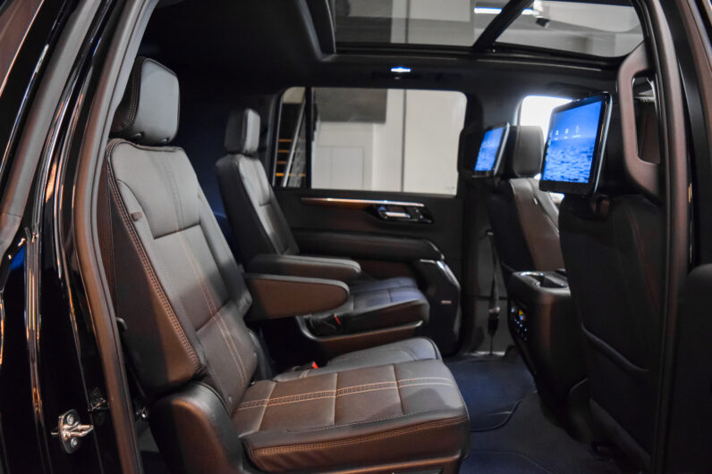 Chevrolet Suburban High Country · Black · 24-Inch Wheels · Luxury Full-Size SUV