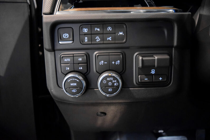 Chevrolet Suburban High Country · Black · 24-Inch Wheels · Luxury Full-Size SUV