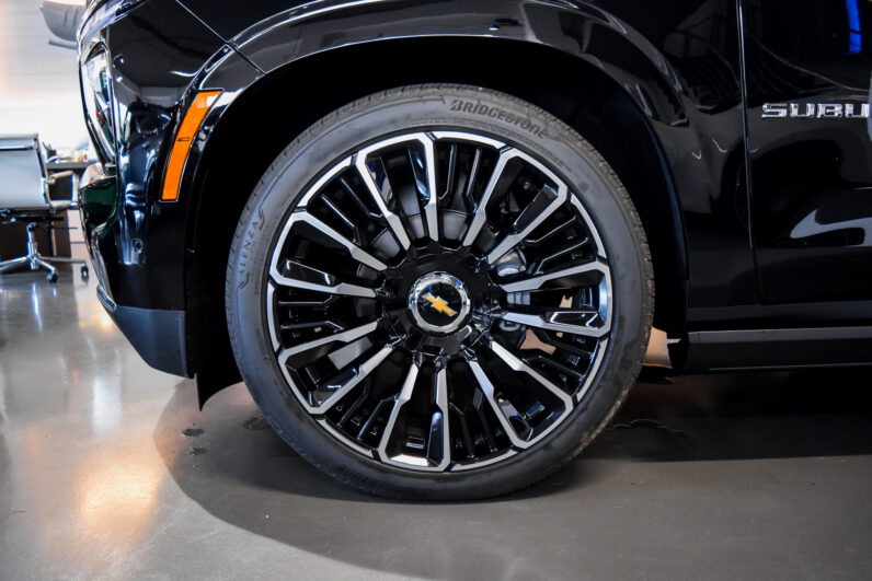 Chevrolet Suburban High Country · Black · 24-Inch Wheels · Luxury Full-Size SUV